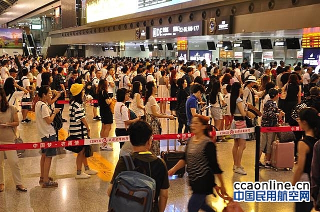 成都机场迎暑运客流高峰，拉萨北京西安方向票紧