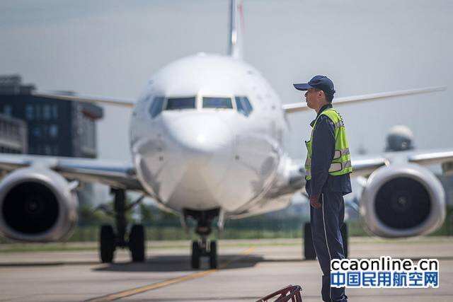 高溫下的“飛機醫生”：排氣口達127℃