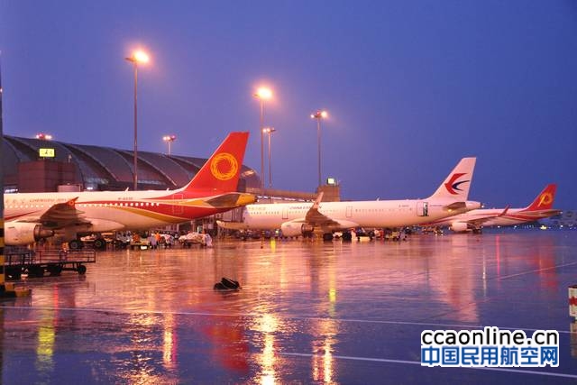 成都机场再遭暴雨困扰，导致58个进港航班备降