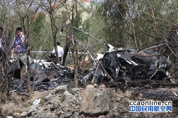 印尼一架小飞机坠毁，机上5人生死不明
