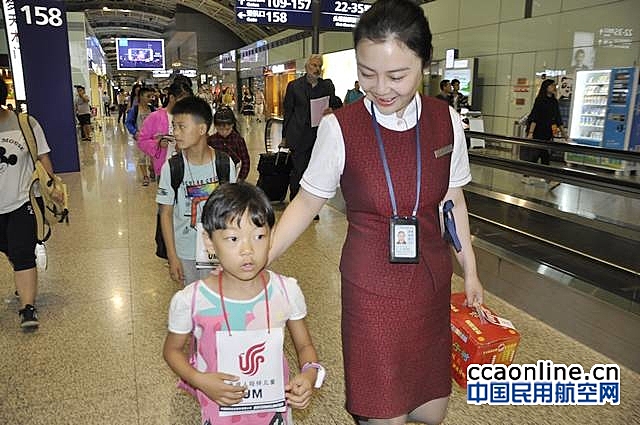 成都机场暑运每天有400多名无人陪伴儿童单飞离港