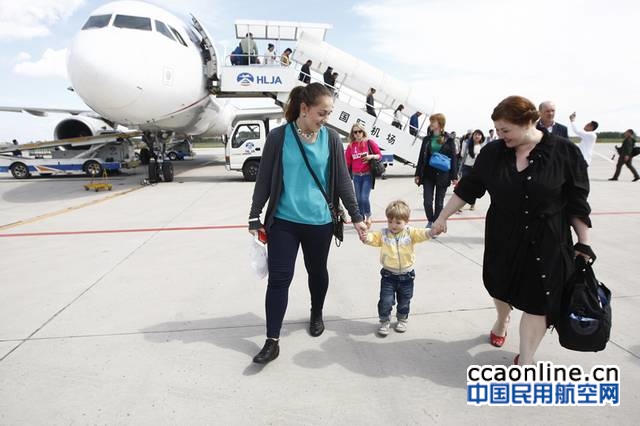 哈尔滨机场上半年运送旅客915万人次
