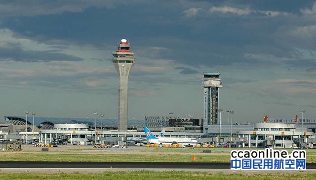 “双节”首都机场航班架次比去年下降3%