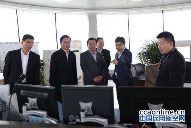 民航局馮正霖局長一行赴青海空管分局調研