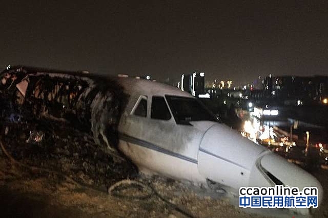 一架赛斯纳650在伊斯坦布尔机场坠毁