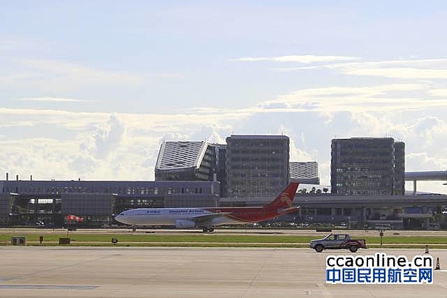 深圳航空首架A330宽体客机飞抵深圳机场