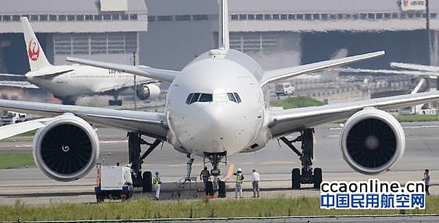 日航班机被鸟撞致发动机起火，备降羽田机场