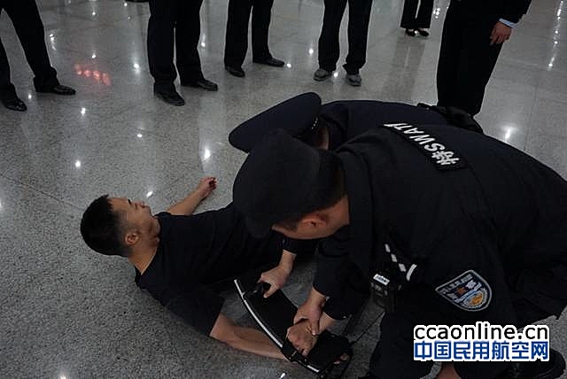黄山机场举行处置个人暴力砍杀事件演练