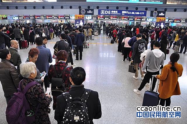 成都机场运送出港旅客近84万人次