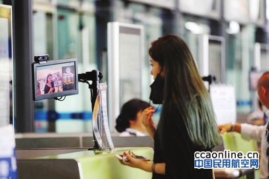 武汉天河机场启用安检“人脸识别”系统