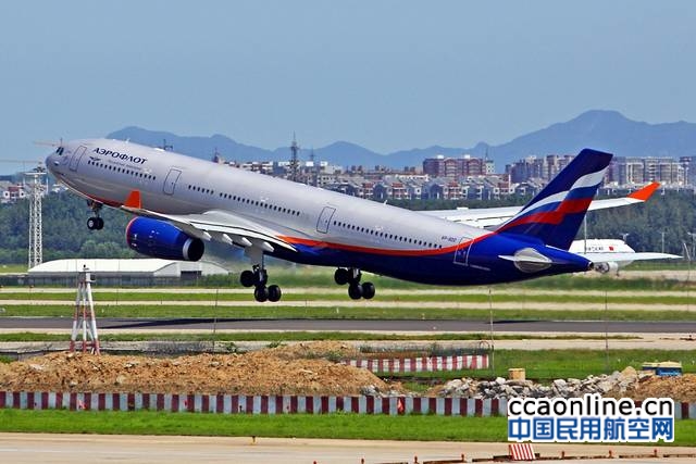 俄航飞北京航班在莫斯科机场跑道发生撞机 无人受伤
