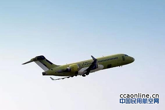 ARJ21飞机首架公务机第一次飞上蓝天