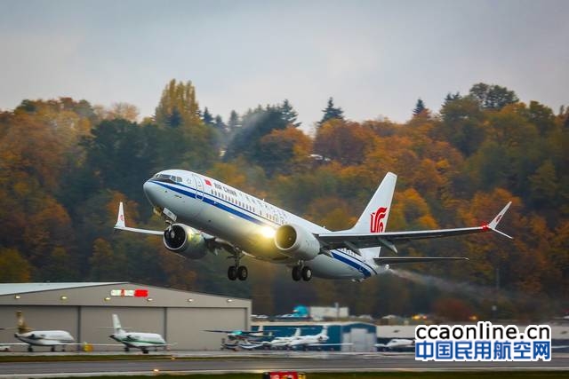 国航接收中国首架737 MAX飞机，波音明年向中国交付近百100架MAX