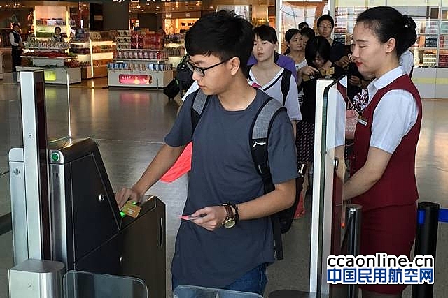 上海启用26条出境边检自助通关通道：10秒即可通关
