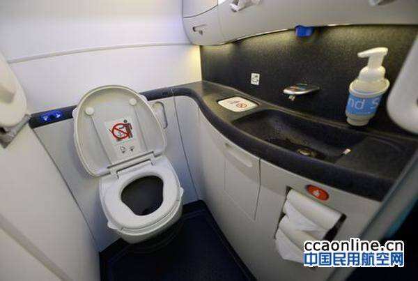 達美航空客機廁所無法使用，機長備降讓乘客“方便”