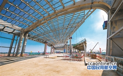 宁波机场T2航站楼3860吨重钢屋盖拔高近20米
