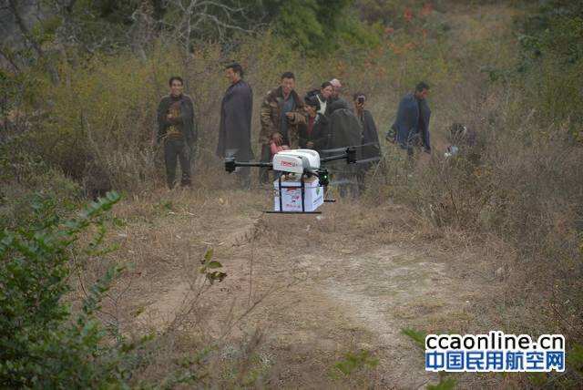 涼山“懸崖村”迎來配送藥品的京東無人機(jī)