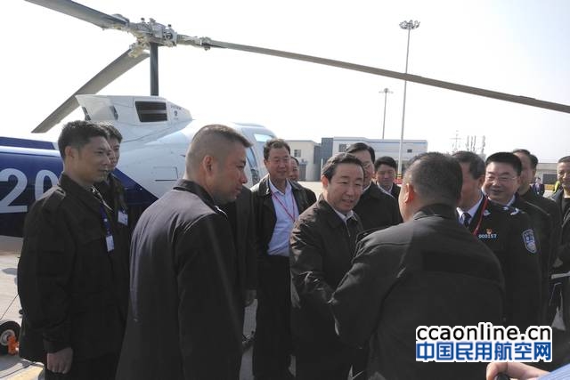重庆通航集团向贵州公安交付恩斯特龙480B直升机