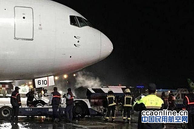 台湾桃园机场停机坪起火，日航飞机险被烧