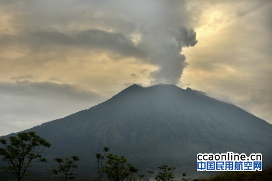 印尼阿贡火山活动减少，进出巴厘岛航班陆续恢复