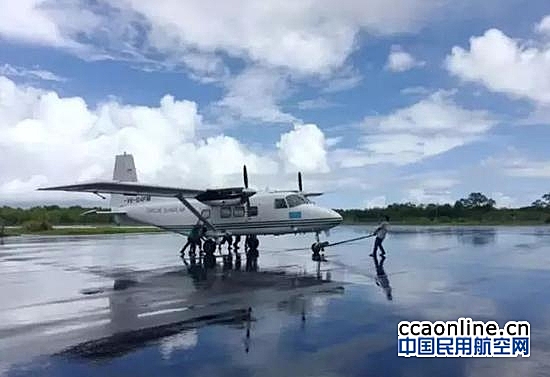 美联航撤了，中国政府援助的运-12飞机来了