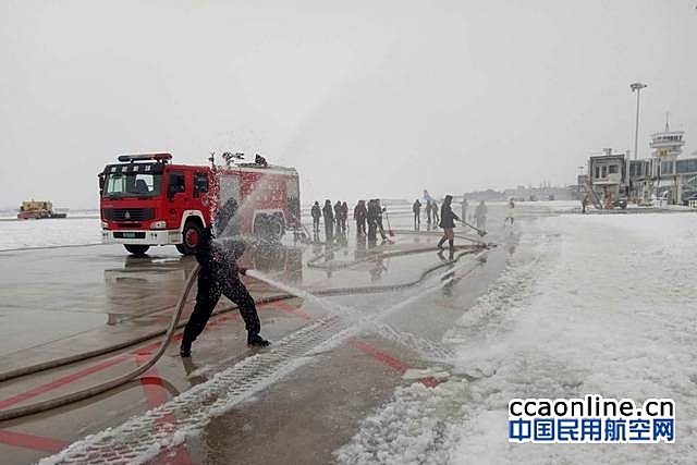 暴雪突袭，襄阳机场取消航班60架次，滞留3900多位旅客