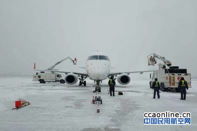 天津初雪降至，天航地服齐心协力保驾护航