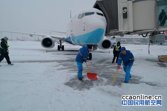 天津初雪，厦航执飞当日首个出港航班