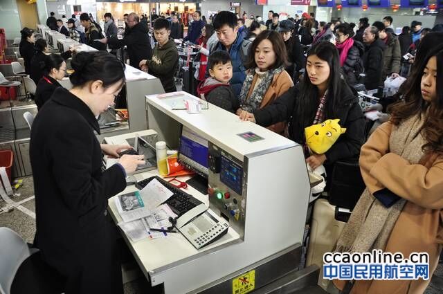 成都机场春运首日仍处在高位运行中