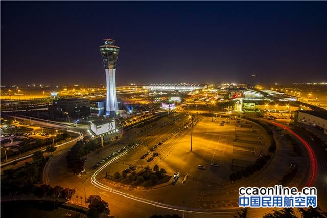 陕西省委书记胡和平登上咸阳机场塔台了解空域条件