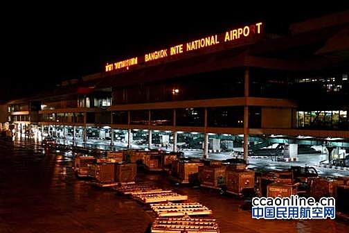 泰国机场行李安检员偷窃中国游客财物