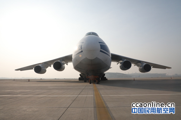 石家庄机场首迎“老朋友”安124，带飞机运飞机新惊喜！