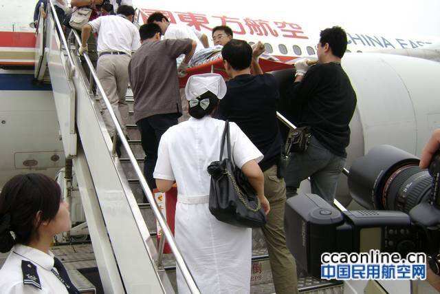 大災難面前，我懂得了珍惜和擔當——記東航四川安全員白冰、范文超