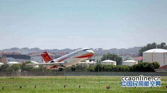ARJ21新支線客機111架機完成第一次飛行