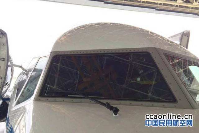 飞机的“眼镜”一样易碎吗？