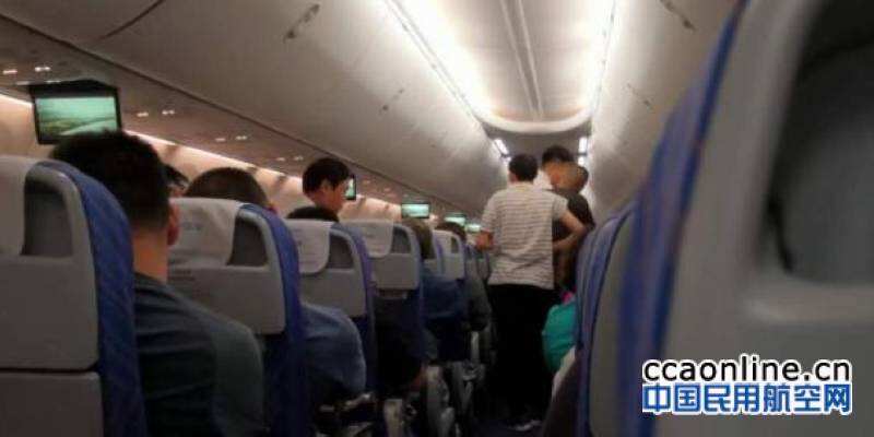 乘客躲在飛機洗手間抽煙，首都機場倒查安檢環節