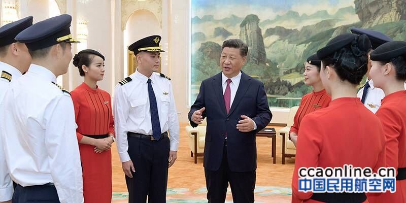 习近平会见四川航空“中国民航英雄机组”全体成员
