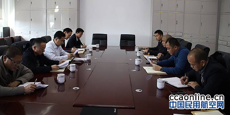 新疆空管局党委书记杨海红一行赴终端管制中心开展调研