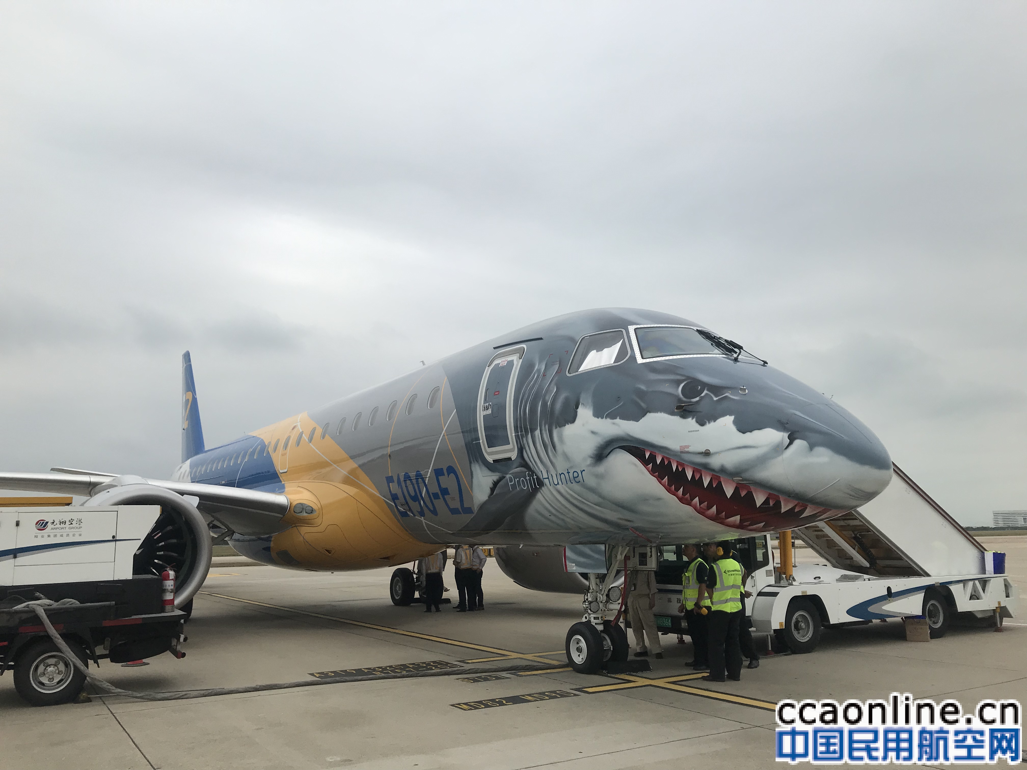 "大鲨鱼”来了！巴航E190-E2亮相厦门高崎国际机场