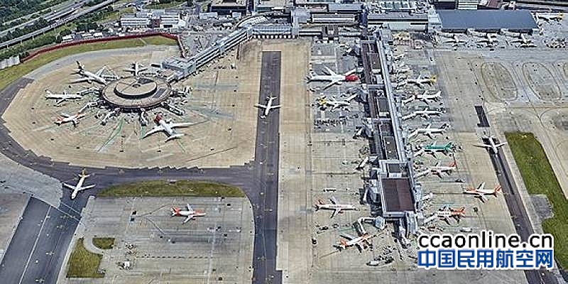 伦敦盖特威克机场遭无人机持续干扰，军方介入调查
