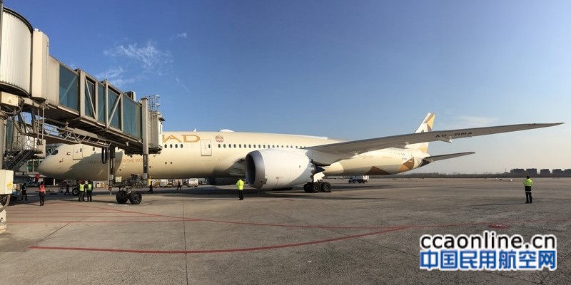 首都机场博维公司完成T3首架B787-10飞机对接测试