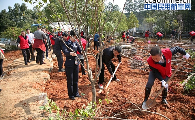 东航江西分公司开展“建生态文明、筑绿色东航”主题植树活动