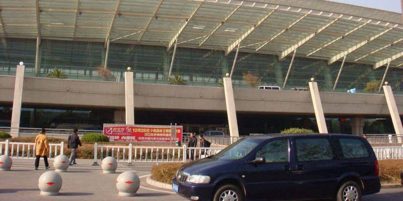 武汉机场黑车司机用英语哄骗外籍旅客，被行拘5日