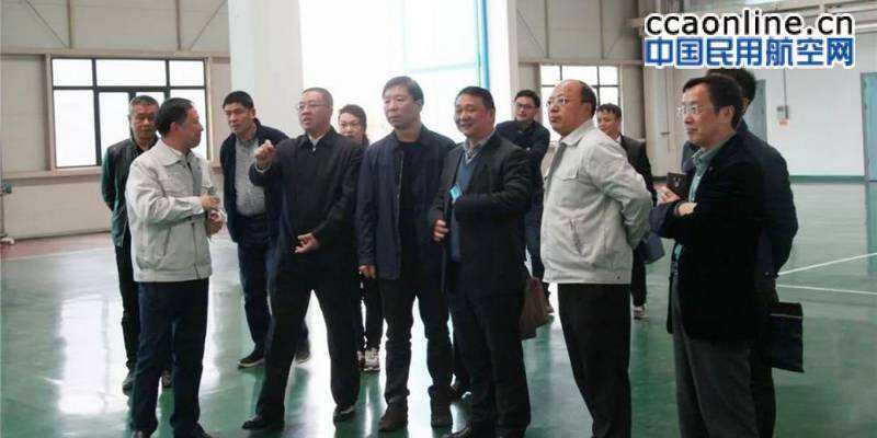 江西省應急管理廳副廳長鐘世富一行赴江西直升機公司調研