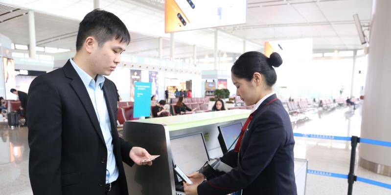 长沙机场新增香港地区航线“无纸化”乘机服务