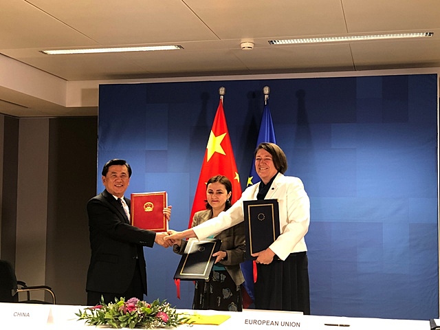 中国与欧盟首次签署民航领域协定