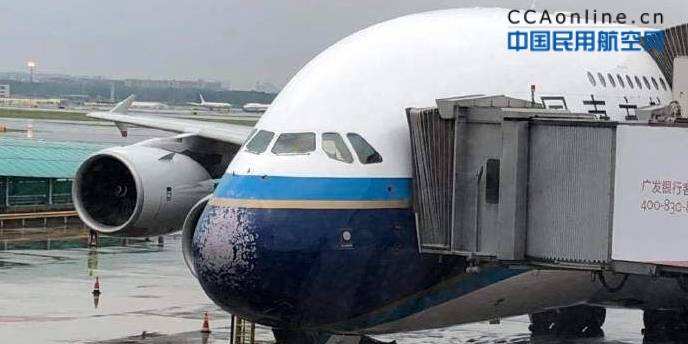 南航A380遭遇冰雹風擋破裂，權威回應來了