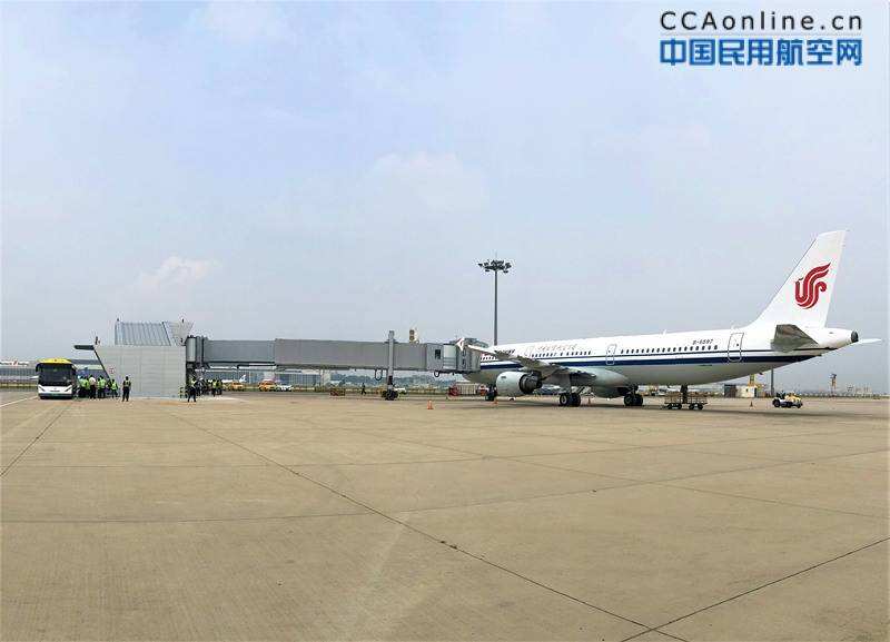 国内首座远机位廊桥在首都机场建成并试运行