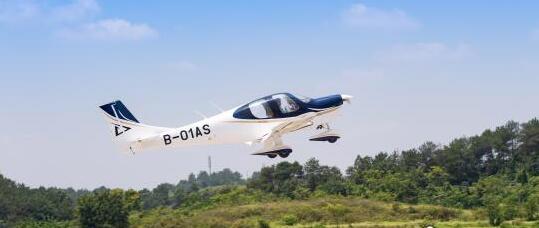 中国民企自主研制通用飞机GA20首次完成3000米高度试飞