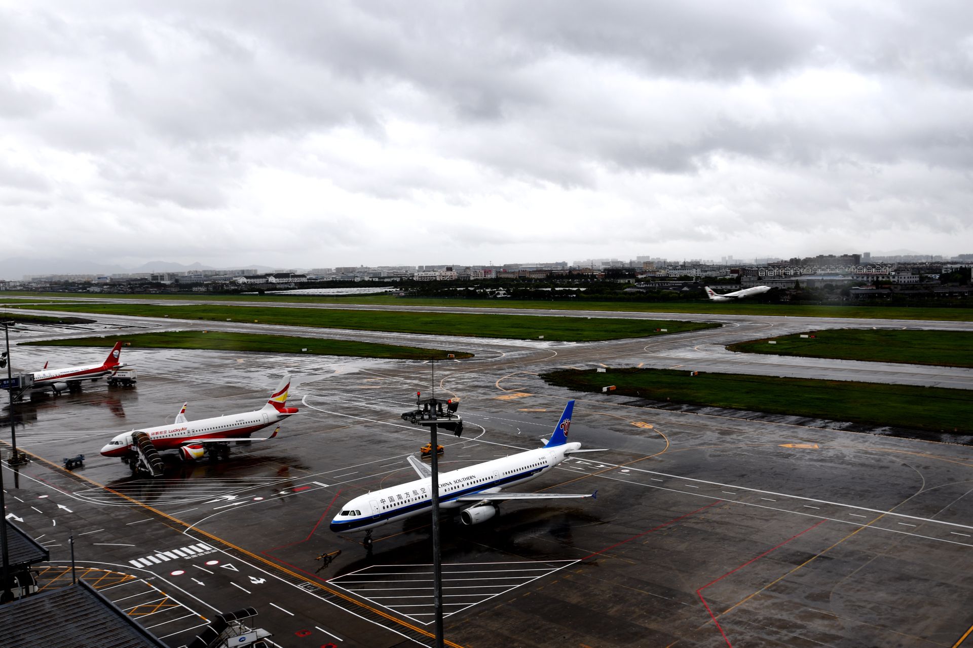 宁波机场：继续停止运行，取消7月26日全部航班